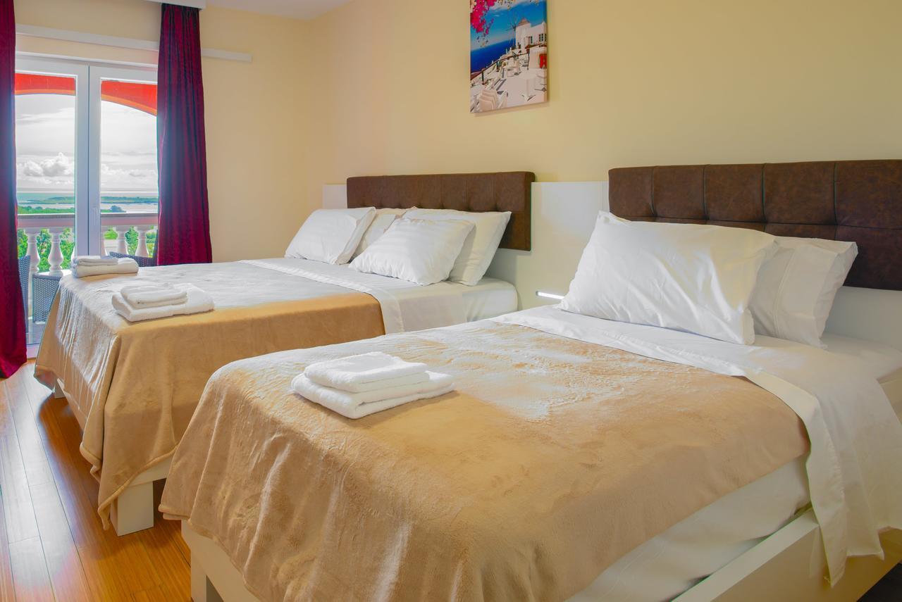 Hotel Livadic & Restaurant Ližnjan エクステリア 写真