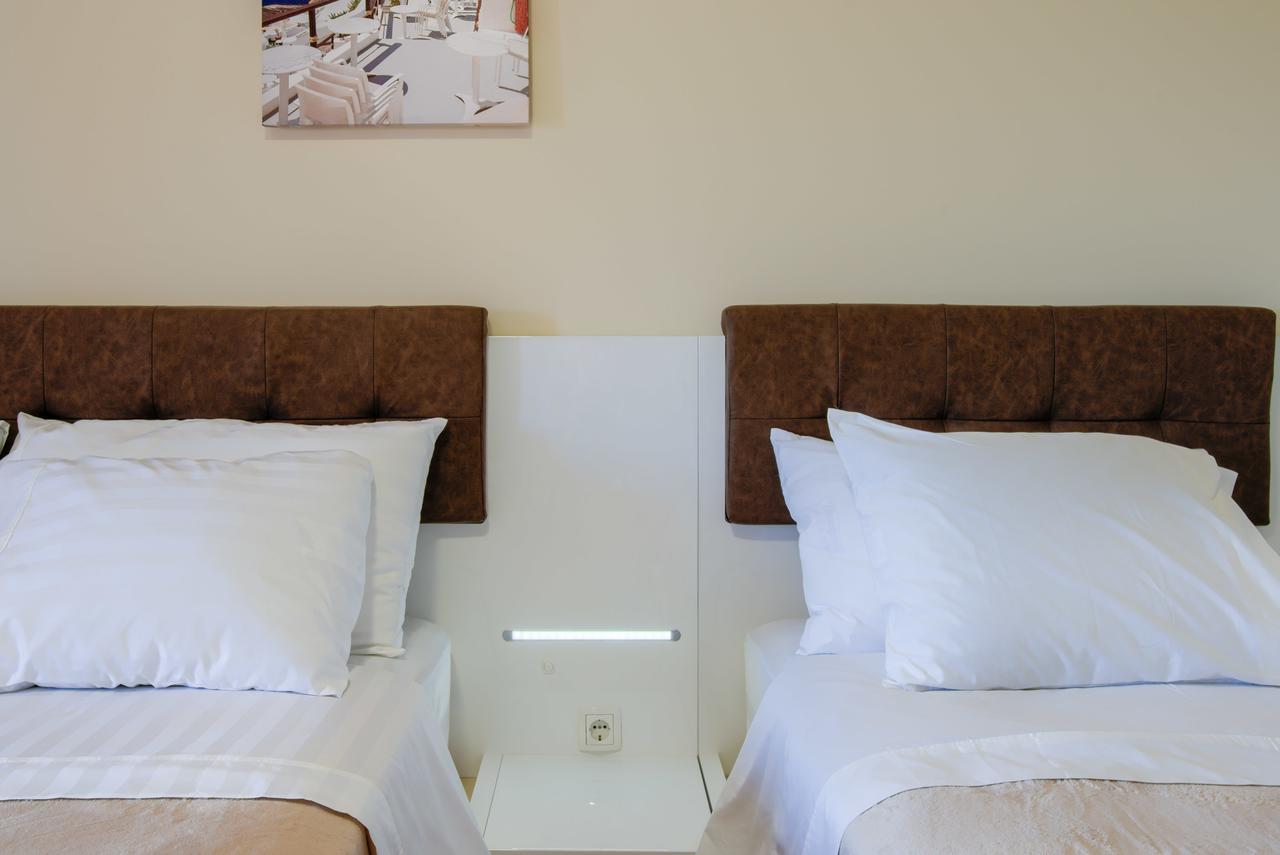 Hotel Livadic & Restaurant Ližnjan エクステリア 写真