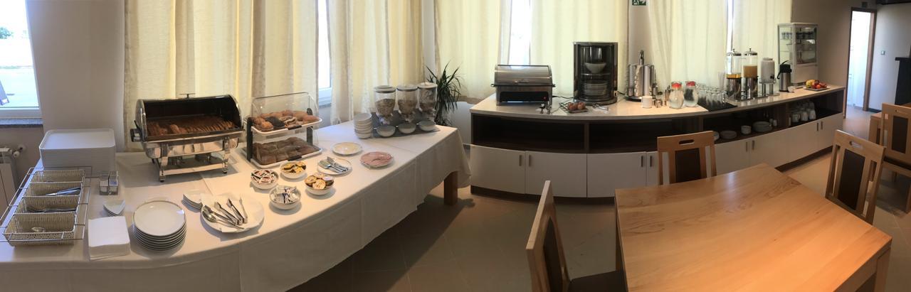Hotel Livadic & Restaurant Ližnjan エクステリア 写真