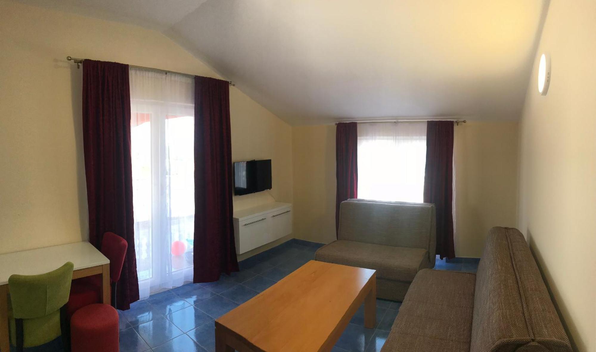 Hotel Livadic & Restaurant Ližnjan エクステリア 写真