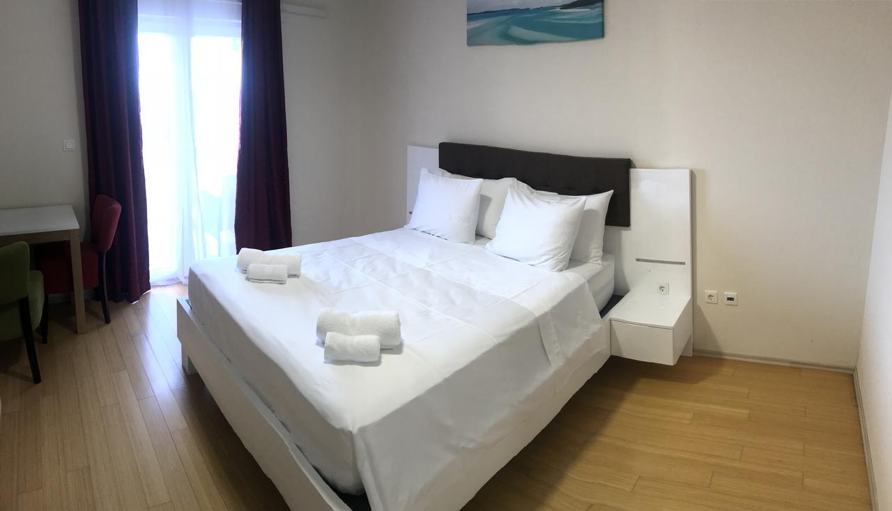 Hotel Livadic & Restaurant Ližnjan エクステリア 写真