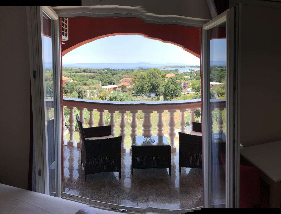 Hotel Livadic & Restaurant Ližnjan エクステリア 写真