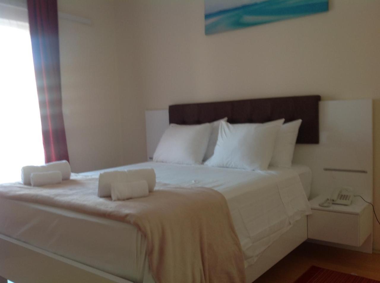 Hotel Livadic & Restaurant Ližnjan エクステリア 写真