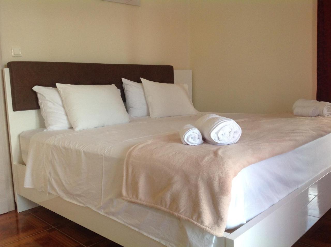 Hotel Livadic & Restaurant Ližnjan エクステリア 写真