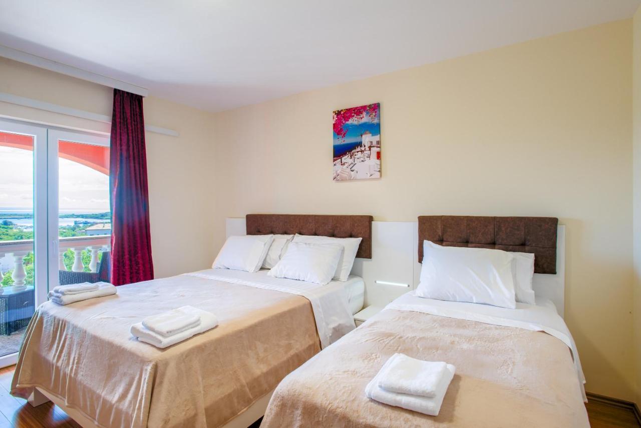 Hotel Livadic & Restaurant Ližnjan エクステリア 写真