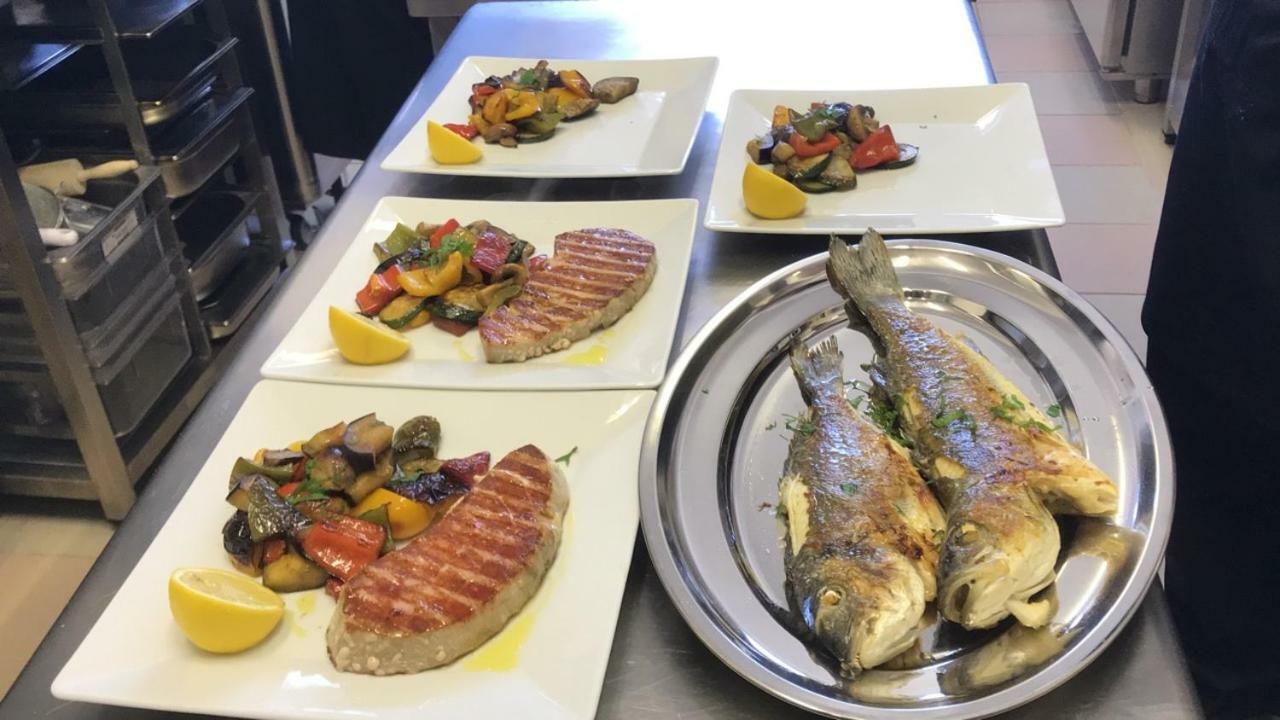 Hotel Livadic & Restaurant Ližnjan エクステリア 写真