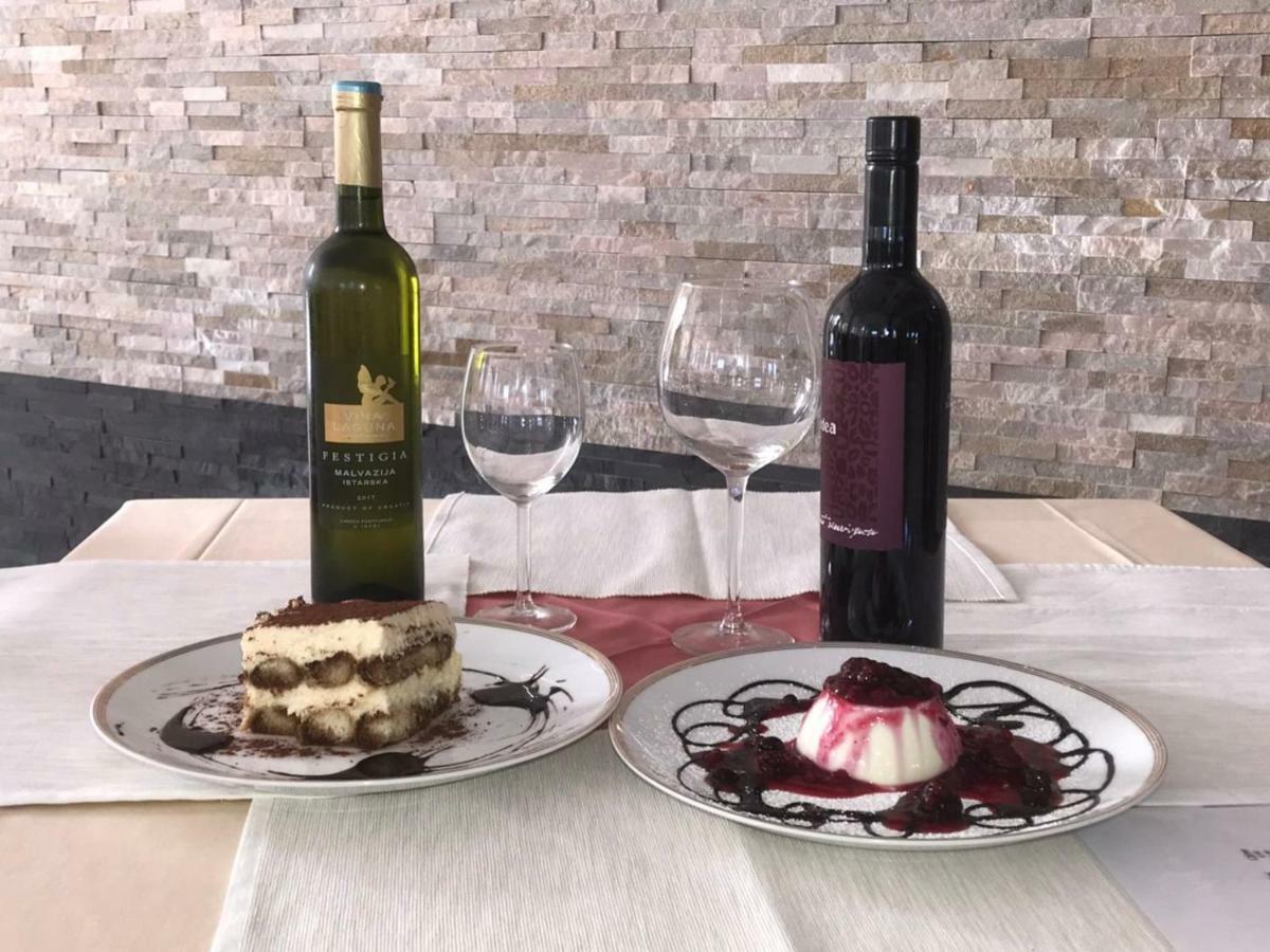 Hotel Livadic & Restaurant Ližnjan エクステリア 写真