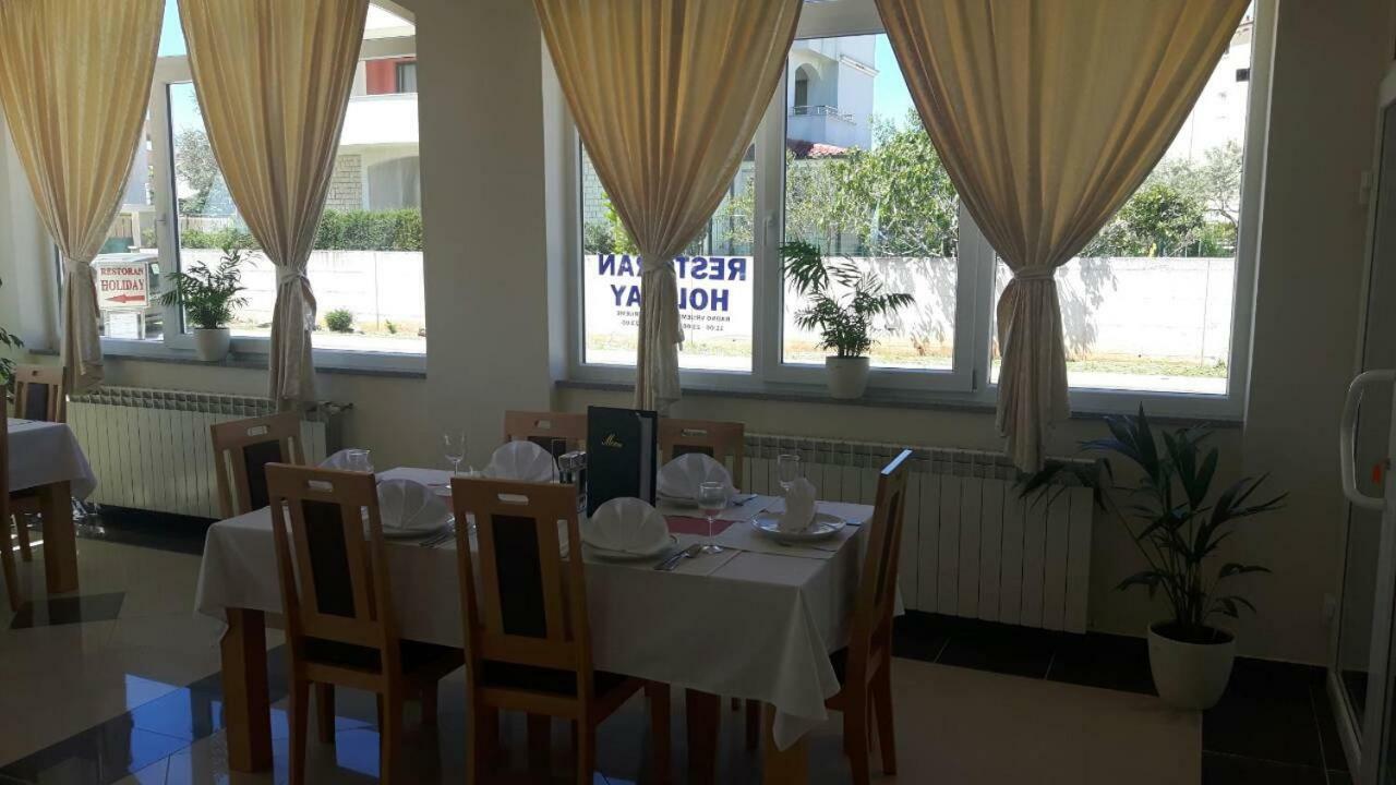 Hotel Livadic & Restaurant Ližnjan エクステリア 写真