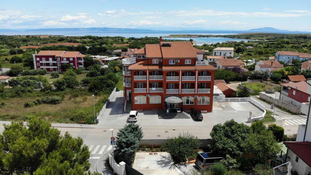 Hotel Livadic & Restaurant Ližnjan エクステリア 写真